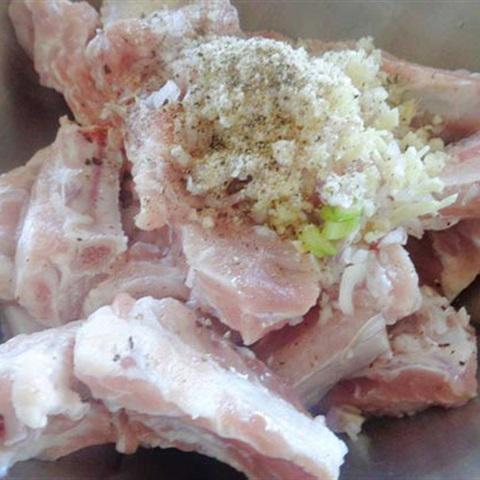 Cách làm sườn non kho trứng cút