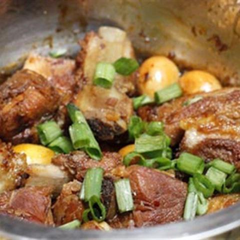 Cách làm sườn non kho trứng cút