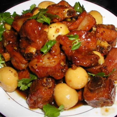 Cách làm sườn non kho trứng cút