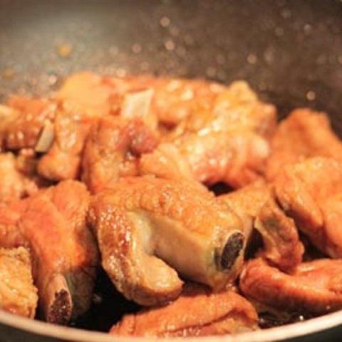 Cách làm sườn non rim mặn ngọt