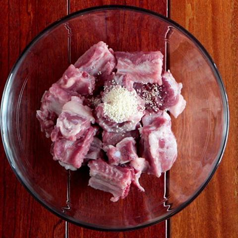 Cách làm sườn non xào chua ngọt đậm đà