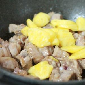 Cách làm sườn non xào thơm