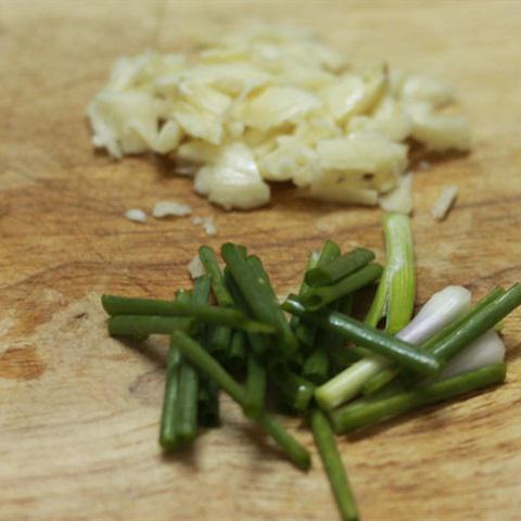 Cách làm sườn om thơm chua ngọt