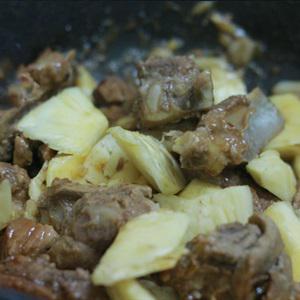 Cách làm sườn om thơm chua ngọt