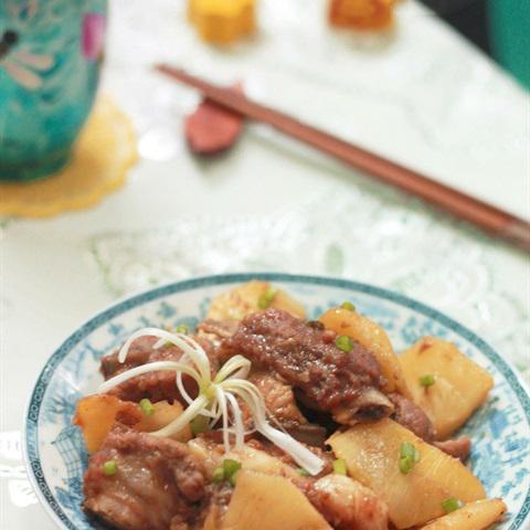 Cách làm sườn om thơm chua ngọt