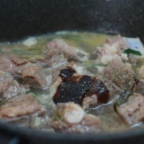 Cách làm sườn om tỏi