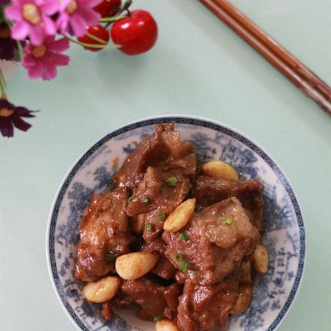 Cách làm sườn om tỏi