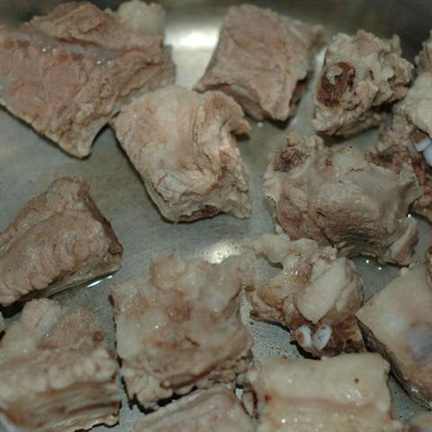 Cách làm sườn ram mặn ngọt