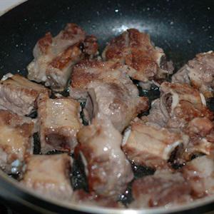 Cách làm sườn ram mặn ngọt