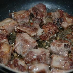 Cách làm sườn ram mặn ngọt