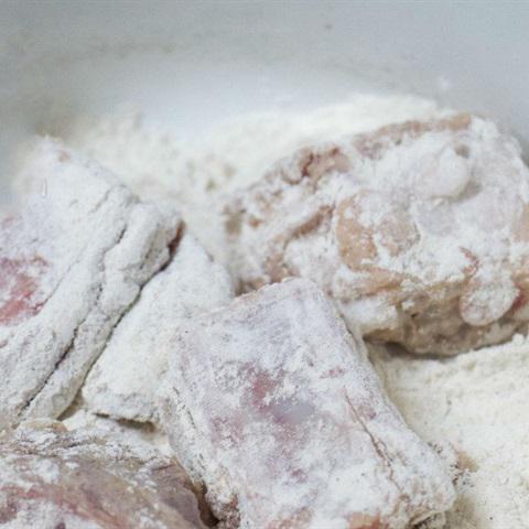 Cách làm sườn rang muối