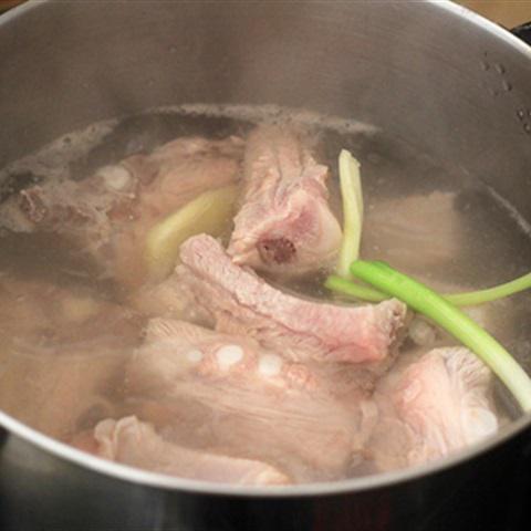 Cách làm sườn sốt cà chua