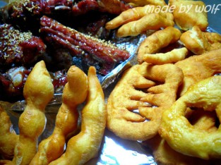 Sườn sốt mè và bột chiên