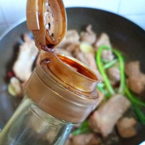 Cách làm sườn sốt tỏi