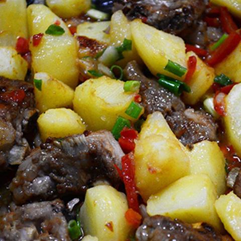 Cách làm sườn xào khoai tây