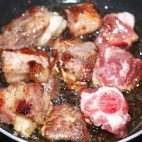 Cách làm sườn xào rau củ