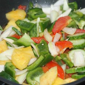 Cách làm sườn xào rau củ