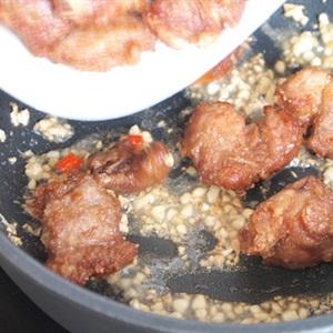 Cách làm sườn xóc tỏi