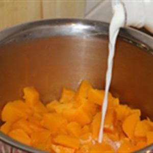 Cách làm súp bí đỏ kem tươi