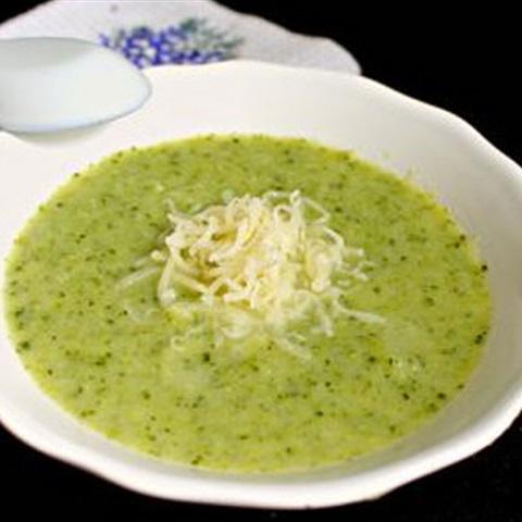 Cách làm súp bông cải xanh cho bé