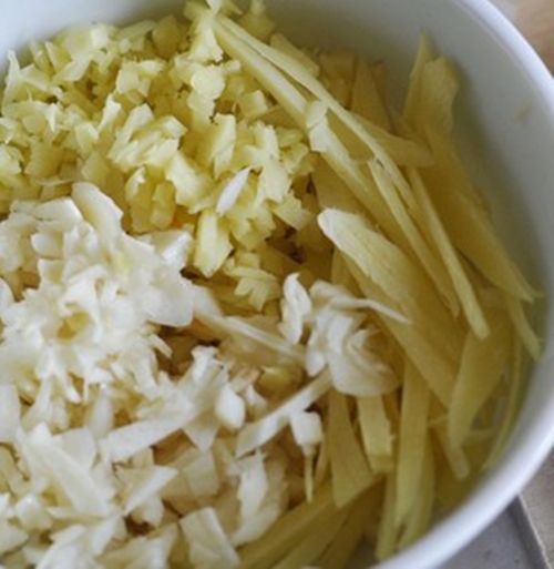 Súp cay thịt bò và rau củ kiểu Hàn ngon miệng, dễ làm cho ngày đông ấm áp