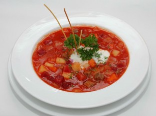 Súp củ dền thịt bò