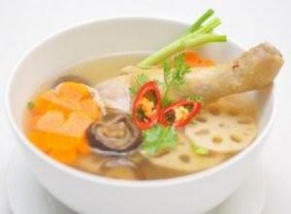 Súp đùi gà củ sen cuối tuần