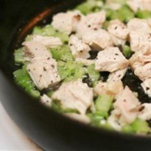 Cách nấu súp gà cần tây