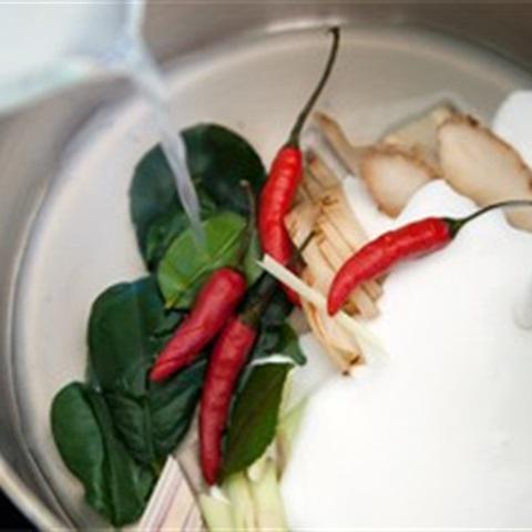 Cách làm súp gà cay kiểu Thái