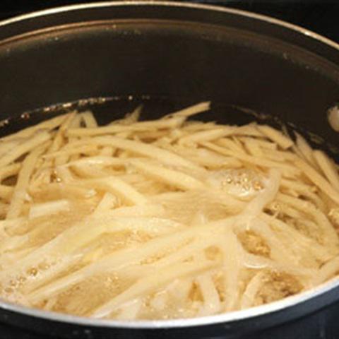 Cách làm súp gà măng tươi