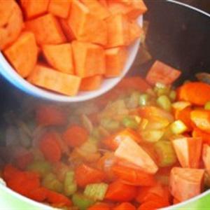 Cách nấu súp gà rau củ