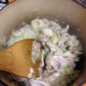 Cách nấu súp gà rau củ đơn giản