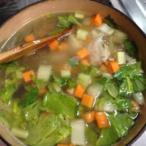 Cách nấu súp gà rau củ đơn giản