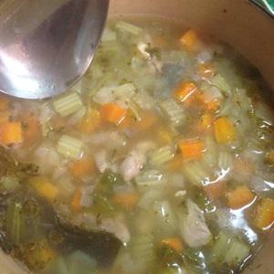 Cách nấu súp gà rau củ đơn giản