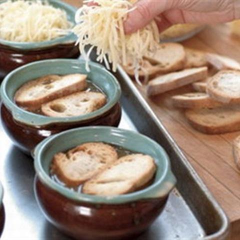 Cách làm súp hành tây kiểu Pháp