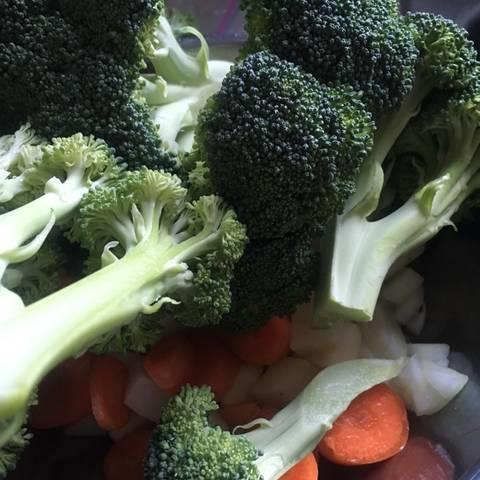 Cách nấu súp kem thịt gà rau củ