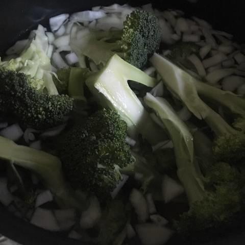 Cách nấu súp kem thịt gà rau củ