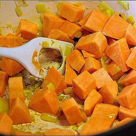 Cách làm súp khoai lang bắp mỹ