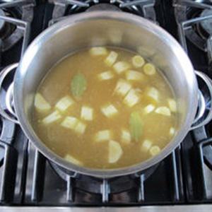 Cách làm súp khoai tây bông cải