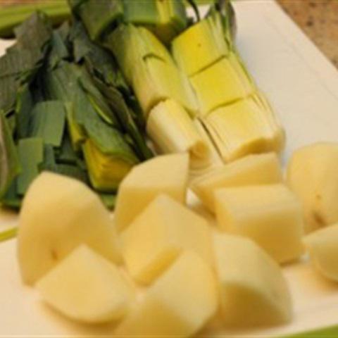 Cách làm súp khoai tây hành boa rô