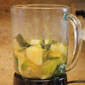 Cách làm súp khoai tây hành boa rô