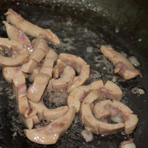 Cách làm súp lơ xanh xào cật heo