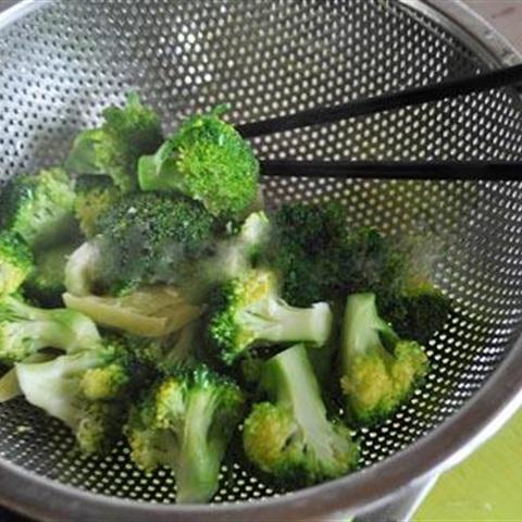 Cách làm súp lơ xanh xào thịt bò