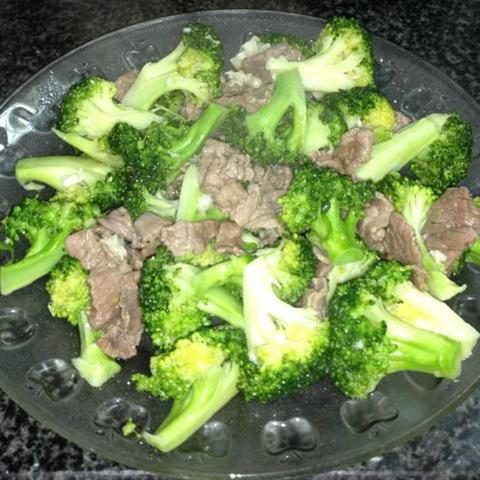 Cách làm súp lơ xanh xào thịt bò