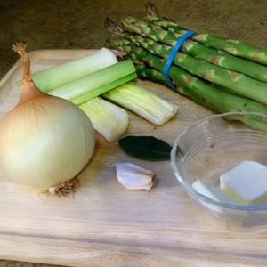 Cách làm súp măng tây cần tây