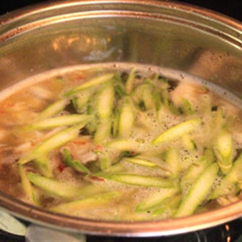Cách làm súp măng tây với thịt cua