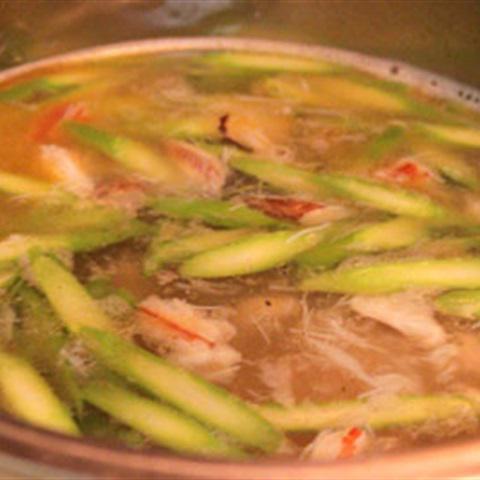 Cách làm súp măng tây với thịt cua