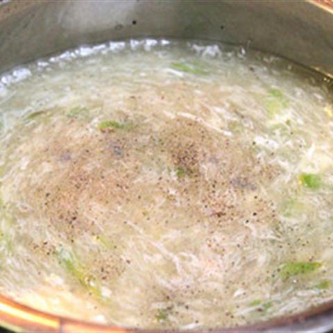 Cách làm súp măng tây với thịt cua