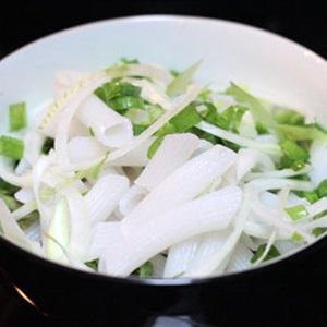 Cách làm súp nui gạo và chả suông