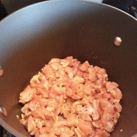 Cách làm súp nui thịt gà